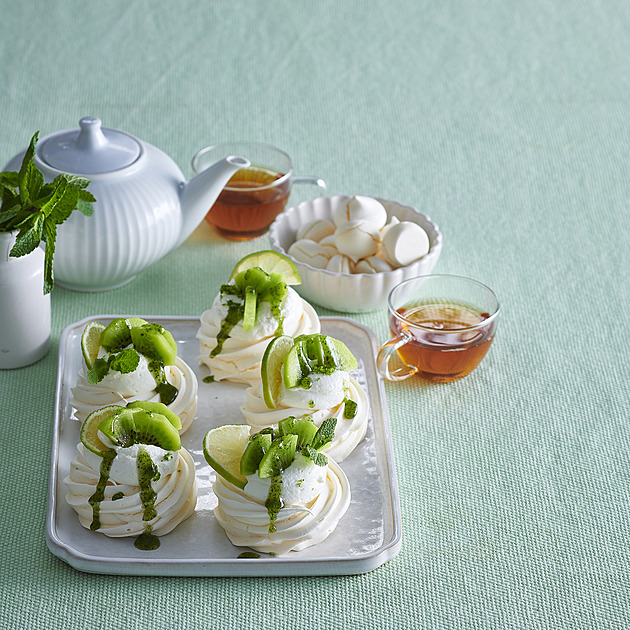 Mojito Pavlova s kiwi a limetovým krémem: Exotický dezert, který vás dostane svou lehkostí