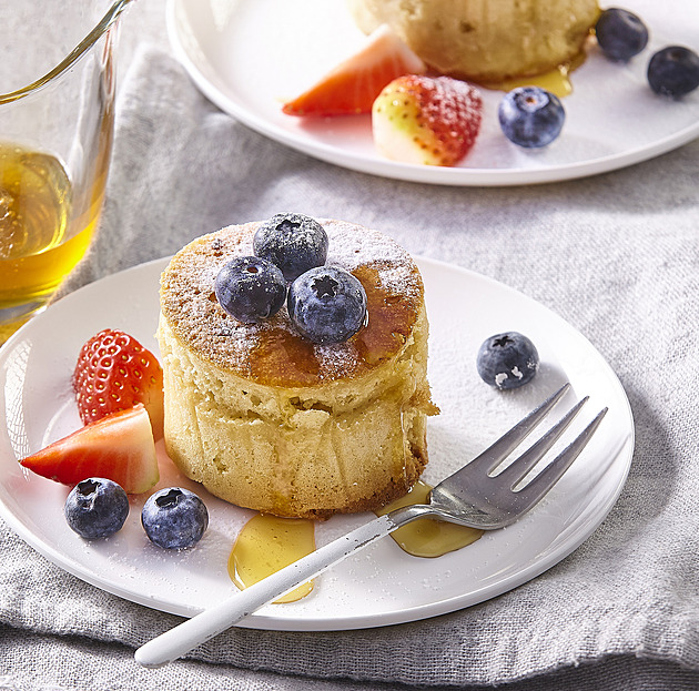 Nadýchané japonské lívance jako obláček: Recept na extra vysoké a nadýchané lívance z pánve