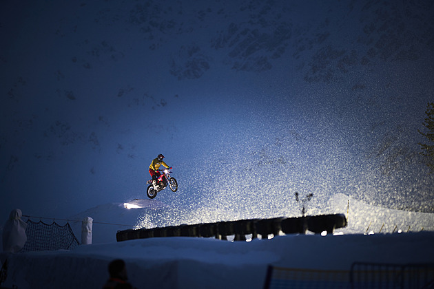 Rolby místo slonů. Sezonu v Söldenu v silném sněžení zakončila show Hannibal