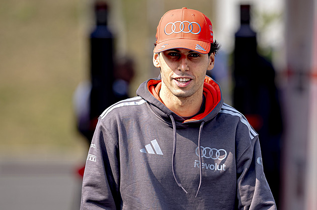 Kdo je v F1 nejblíž Měsíci? Lindblad dojel na oběžnou dráhu, Alonso je ve třetině