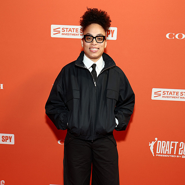 Jako filmové hvězdy. Basketbalistky vyměnily dresy za večerní róby