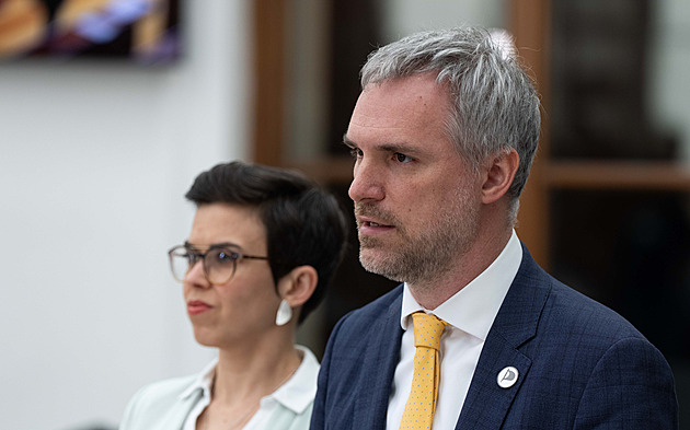 Nahnědlé divadlo, vadí opozici kritika sudetského sjezdu. Na jednání nepřijde Nahnědlé divadlo, vadí opozici kritika sudetského sjezdu. Na jednání nepřijde