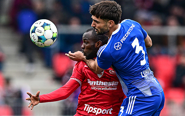 Divoký konec? Mám se všemi dobrý vztah, tvrdí Lurvink. Trousil chce posílit obranu