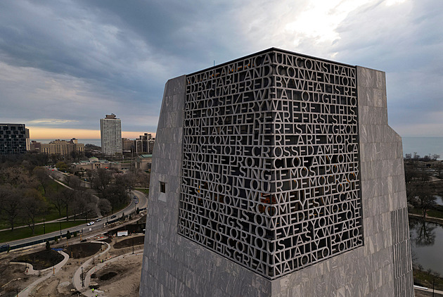 Obama konečně otevře svou knihovnu, pyšní se řadou „nej“ i hřištěm na basket