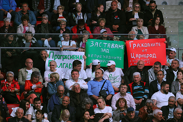 Masové uplácení voličů, proruský favorit. Bulhary čekají osmé volby za pět let