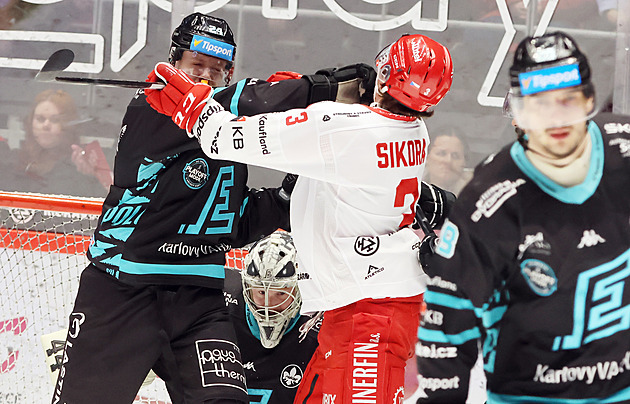 ONLINE: Třinec bojuje o postup, s Vary ho čeká prodloužení. Pardubice čelí Spartě ONLINE: Třinec bojuje o postup, s Vary ho čeká prodloužení. Pardubice čelí Spartě