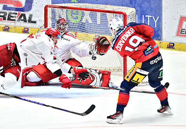 ONLINE: Pardubice - Třinec 2:1. Zvýšil Červenka, pak naději hostům dává Růžička