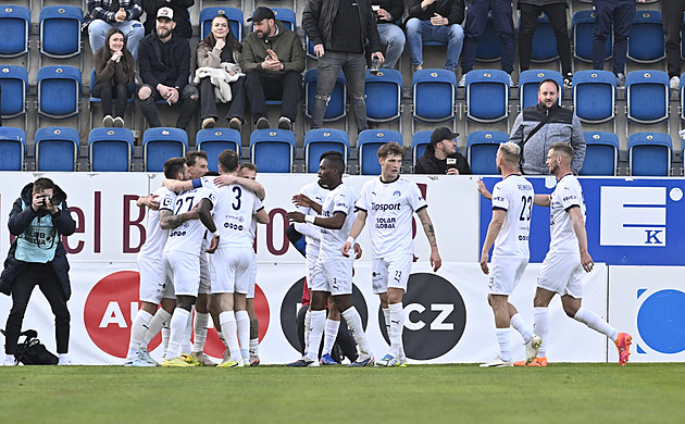ONLINE: Slovácko - Hradec Kr. 1:1, domácí vedli, v závěru půle srovnává Suchomel ONLINE: Slovácko - Hradec Kr. 1:1, domácí vedli, v závěru půle srovnává Suchomel