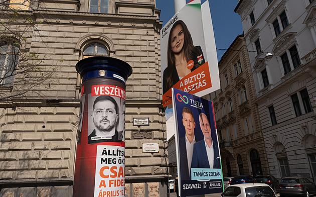„Nebezpečí! Zastavme je!“ Orbán sází na billboardy s Magyarem i Zelenským