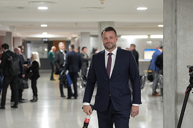 Šňupal bílý prášek. U soudu s Dozimetrem svědčí „manažer TOP 09“ Fremr