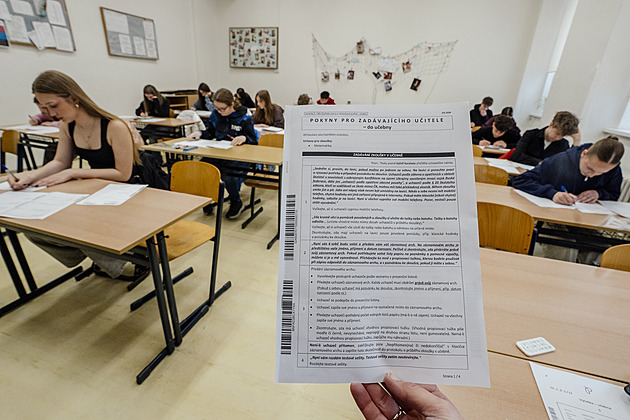 Deváťáci píšou přijímačky. Některé úlohy nás překvapily, něco jsme tipli, líčí dojmy