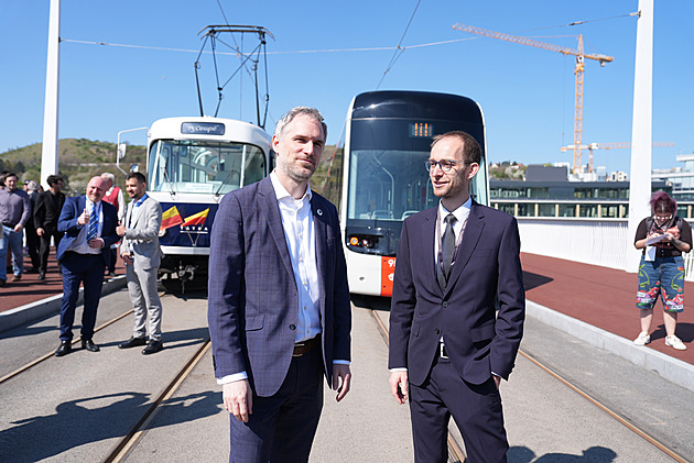 Otevírá se pražský Dvorecký most. Ať bezpečně slouží sto let, přeje si Svoboda