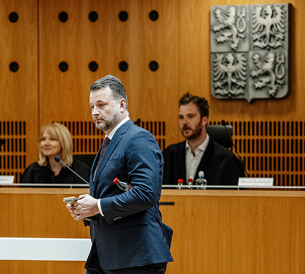 Je mi stydno, jsem rád, že už v politice nejsem, uvedl Fremr u soudu s Dozimetrem