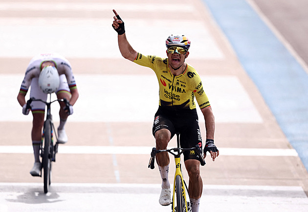 Tohle vítězství je pro tebe, Michaeli. Jak se Van Aert v pekle dotkl nebe