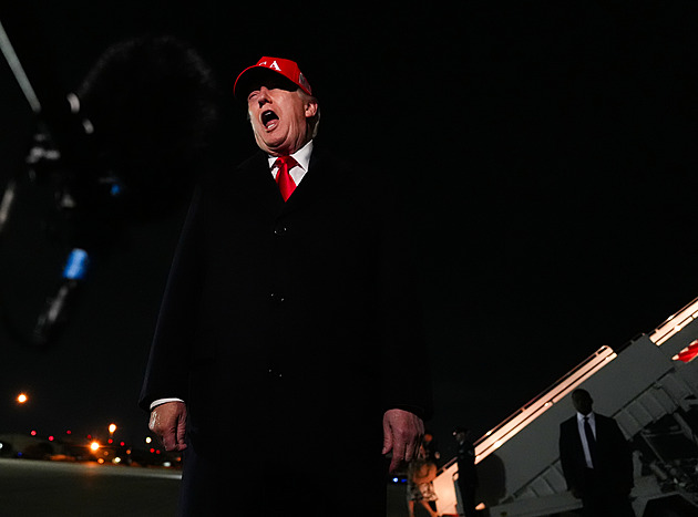 Vzpamatujte se, jste slabý a papežem jen díky mně, vzkázal Trump Lvu XIV.