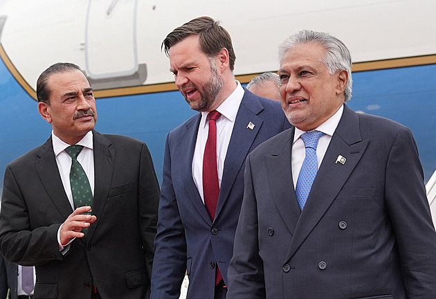 Tvář nezdarů. Vance pohořel s Maďarskem i Íránem, Trump táhne jeho kariéru ke dnu