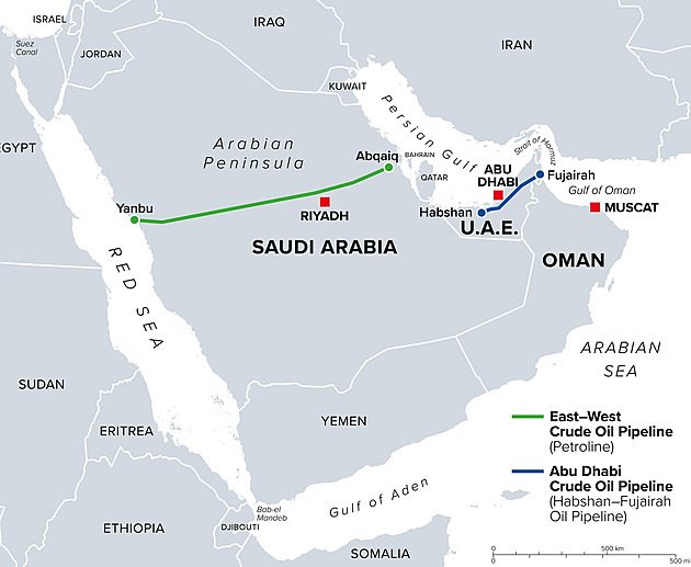 Írán opět zastavil ropnou tepnu. Dvě lodě v Hormuzském průlivu zasáhla palba
