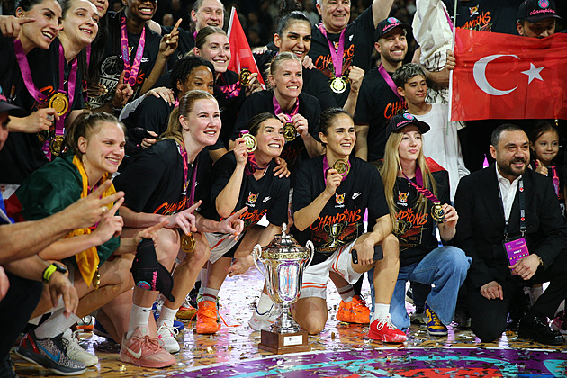 Basketbalistky Mersinu ovládly Eurocup i přes těsnou porážku v odvetě finále