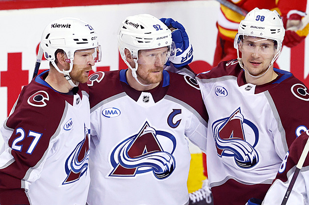 Pastrňák s Nečasem slavili 100. bod, v akci byli čtyři čeští gólmani