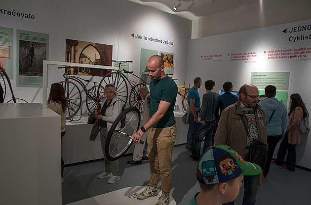 OBRAZEM: Historické autobusy i ikonická Jawa. Nové muzeum v Mýtě lidi nadchlo