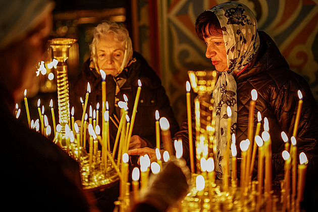 Ukrajina a Rusko se obviňují z porušování velikonočního příměří v tisícovkách případů
