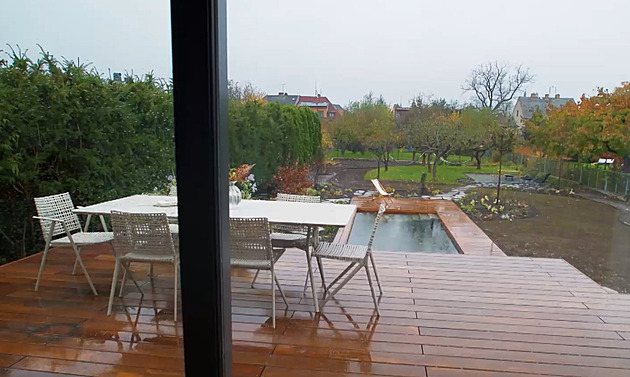 Biobazén pořídili za zlomek ceny, rodina si ale při natáčení s Lefflerem mákla