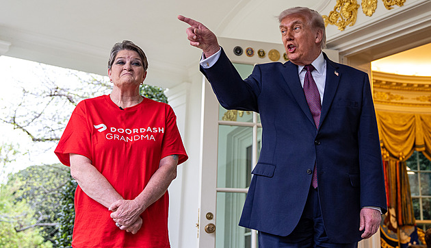 Volila jste mě? Možná. Trumpovi přivezli McDonald’s, s kurýrkou řešil Írán i translidi