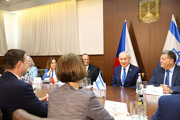 Západ morálně hnije, my stojíme při vás, vzkázal Izraeli Macinka. Jedná v Jeruzalémě