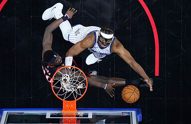 Curry řídil další velký zvrat. Philadelphia je v play off, vystřílela si sérii s Bostonem