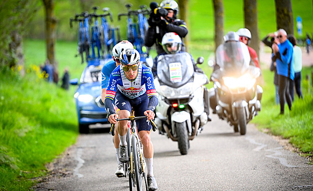 Evenepoel ovládl klasiku Amstel Gold Race, ve spurtu udolal Skjelmoseho