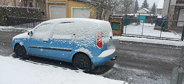 Západ Čech zasypal sníh, na Karlovarsku zkomplikoval dopravu