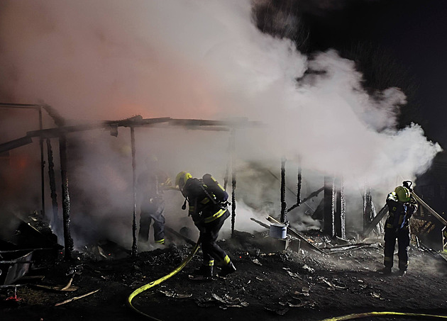 Dílnu v Aši zachvátil požár, plameny objekt zcela zničily