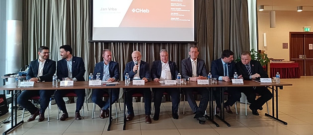 Žádní agenturní pracovníci a nadprůměrné platy, slibuje Daimler Truck v Chebu