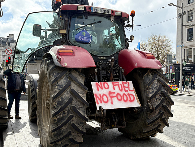 Konec protestů. Irská policie v Dublinu vyhnala blokující traktory a náklaďáky