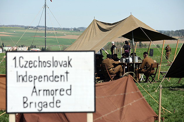 Vysázeli deset lip do Aleje parašutistů na připomínku výsadků do protektorátu