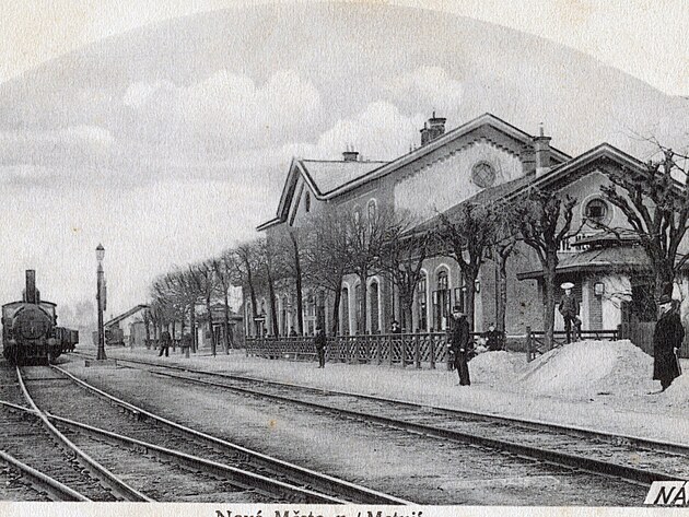 Stanice Nov� M�sto nad Metuj� na dobov� pohlednici