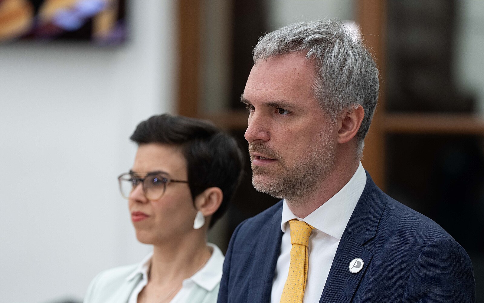 Nahnědlé divadlo, vadí opozici kritika sudetského sjezdu. Na jednání nepřijde