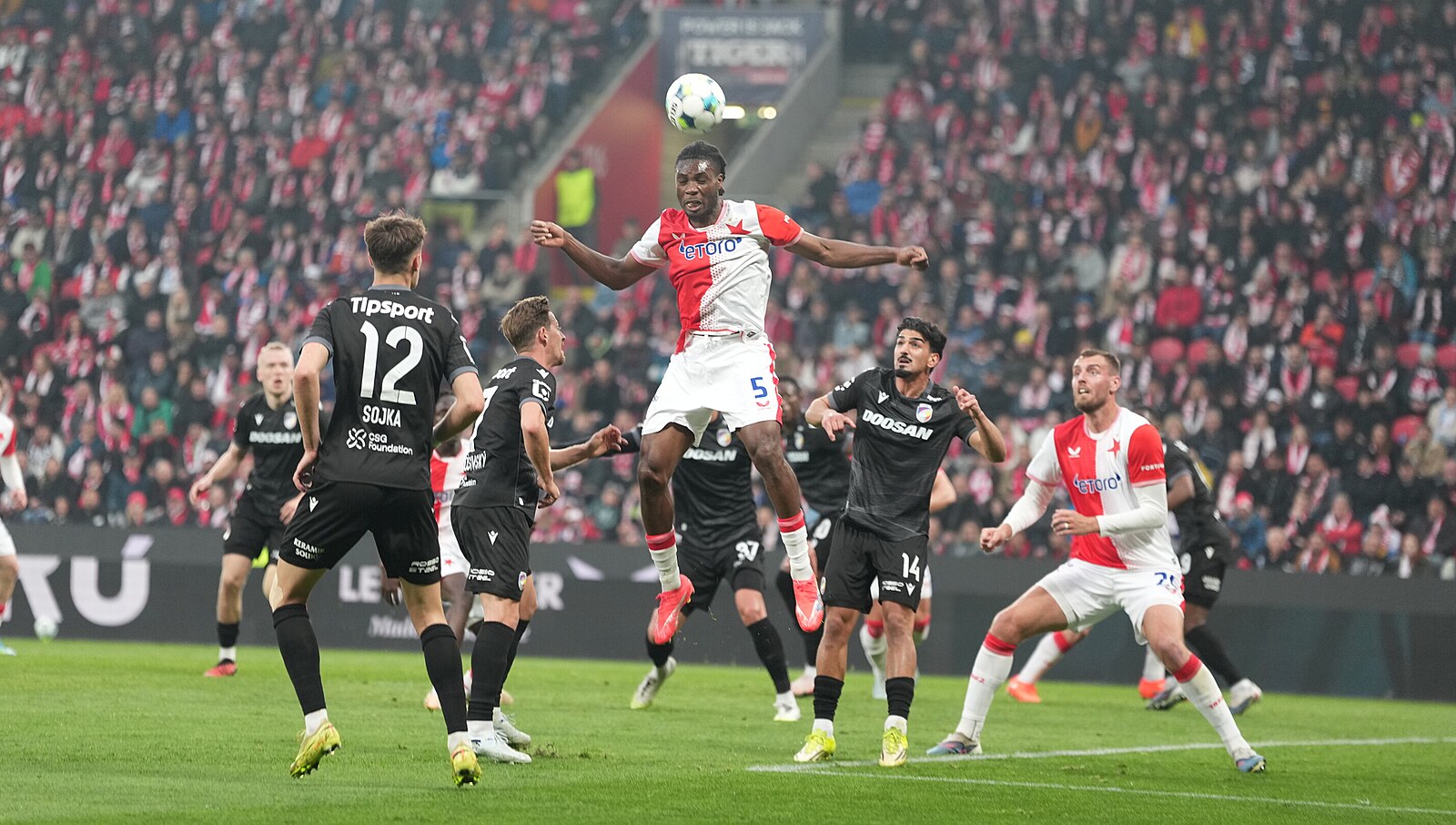 ONLINE: Slavia - Plzeň, první se třetím, domácí s několika mladíky v sestavě