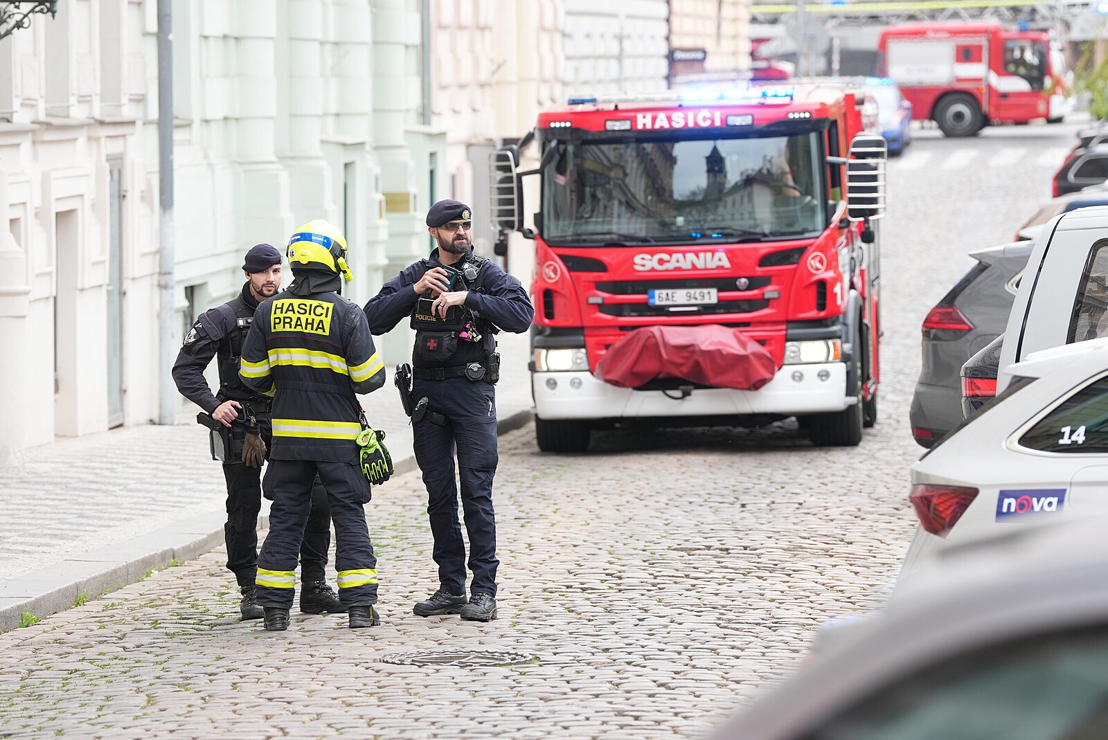 Při vyklízení sklepa našli v Nuslích radioaktivní thorium. Zasahují hasiči