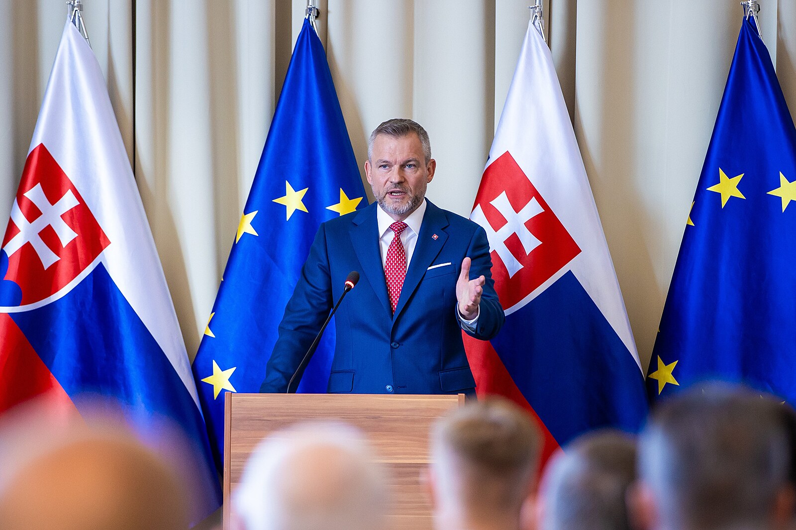 Slováci půjdou k referendu, rozhodnou i o Ficově rentě. Ale o volbách ne