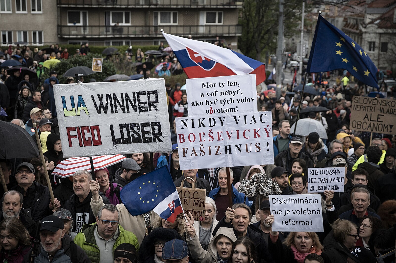 Diskriminace není volební reforma. Slováci demonstrovali proti zrušení voleb poštou