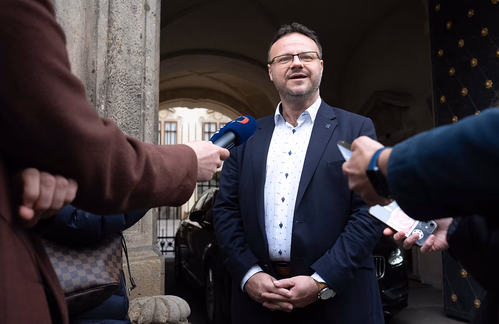 �editel �esk�ho rozhlasu Ren� Zavoral odch�z� po jedn�n� s ministrem kultury...