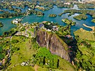 Komu tedy La Piedra vlastn� pat�í? Ta odpov�� je mnohem slo�it�j�í, ne� by se...