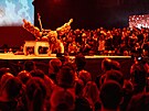 Pokud jde o sexuální akty, show nechává performer�m a performerkám volnou ruku....