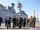 V�dce KLDR Kim �ong-un spole�n� s vysokými p�edstaviteli ministerstva obrany a...