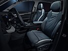 Interiér modelu C50 sází na luxus a technologie � dominuje mu vertikáln�...