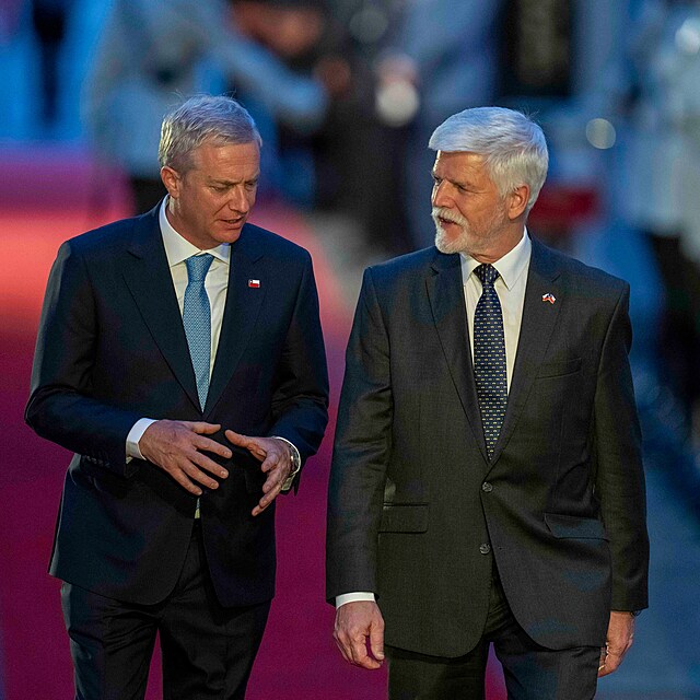 �esk� prezident Petr Pavel hovo�� s chilsk�m prezidentem Jos�m Antoniem Kastem (vlevo) v pal�ci La Moneda v Santiagu de Chile. (16. dubna 2026)