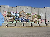 Hranice. Kibuc �tula je proslulý zdí s graffiti, která ho odd�luje od Libanonu.
