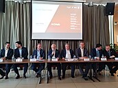 Tisková konference spole�nosti Daimler Truck, která bude v Chebu vyráb�t...