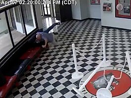 �editel �koly v Oklahom� odzbrojil st�elce, p�i zásahu byl zran�n